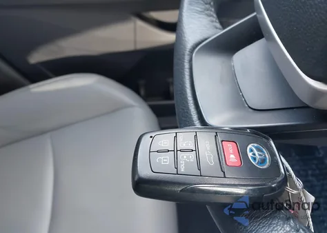 2024 Toyota Sienna Xle z USA, uszkodzony, nr VIN 5TDJRKEC3RS180402